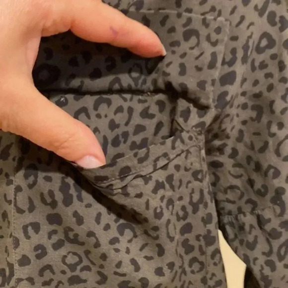 Zara animal Leopard print khaki button down shirt - Picture 6 of 9